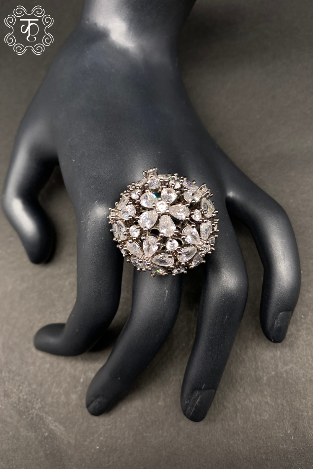 Silver AD Floral Pattern Ring - Image 4