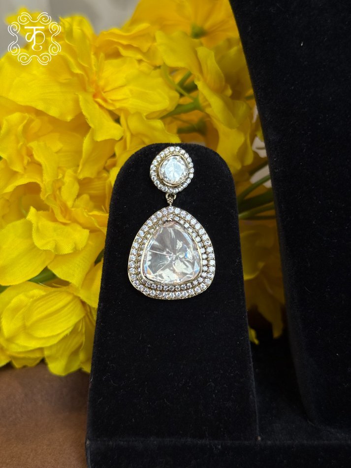 Neckpiece with Earrings - White Stones - Image 3