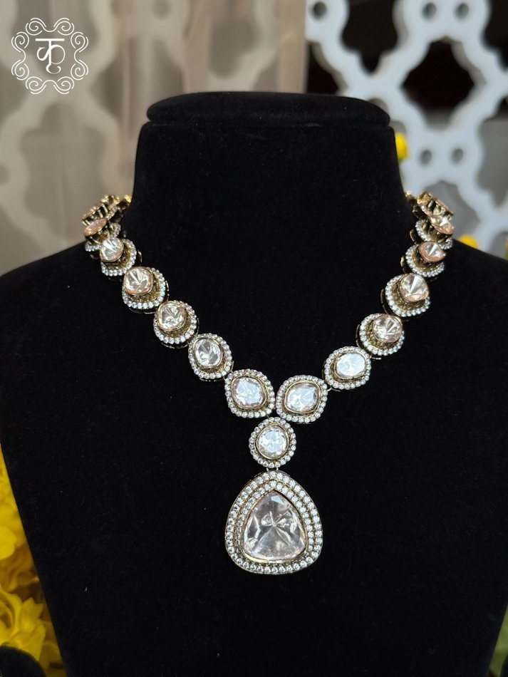 Neckpiece with Earrings - White Stones - Image 4