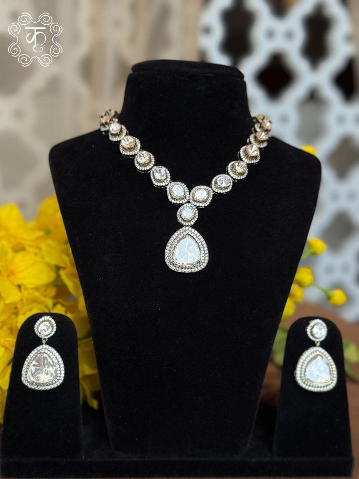 Neckpiece with Earrings - White Stones - Image 5