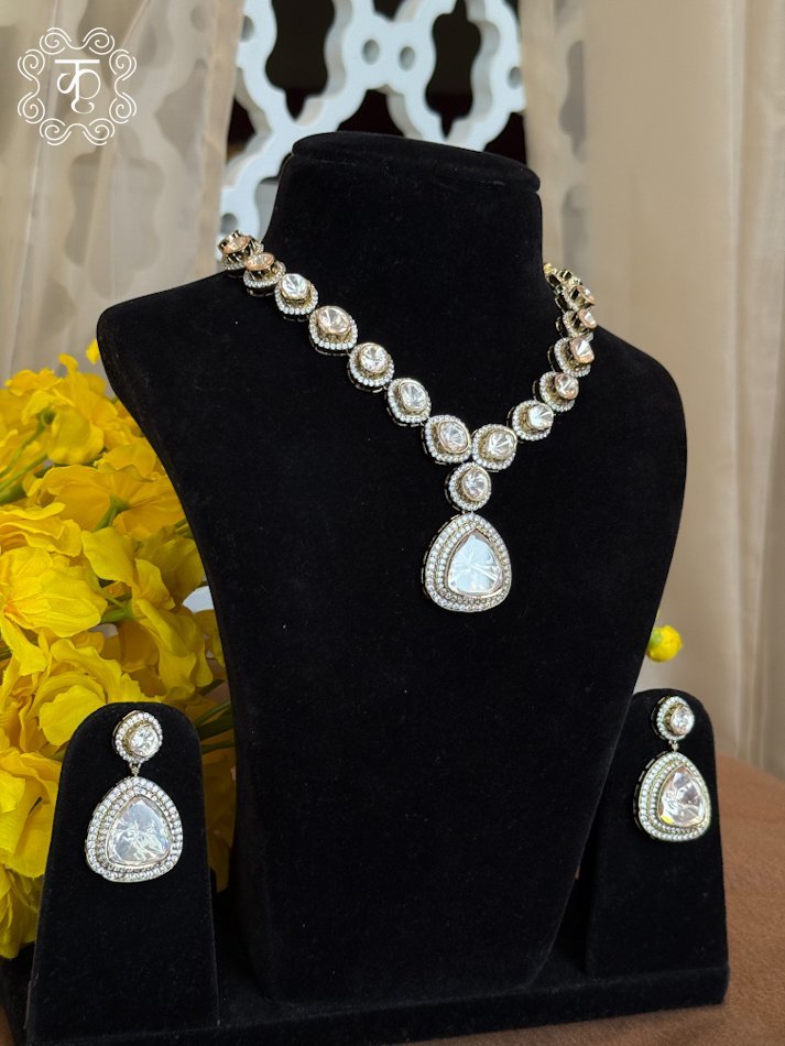 Neckpiece with Earrings - White Stones - Image 6