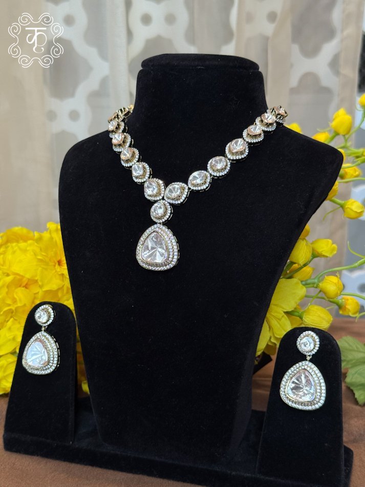 Neckpiece with Earrings - White Stones - Image 7