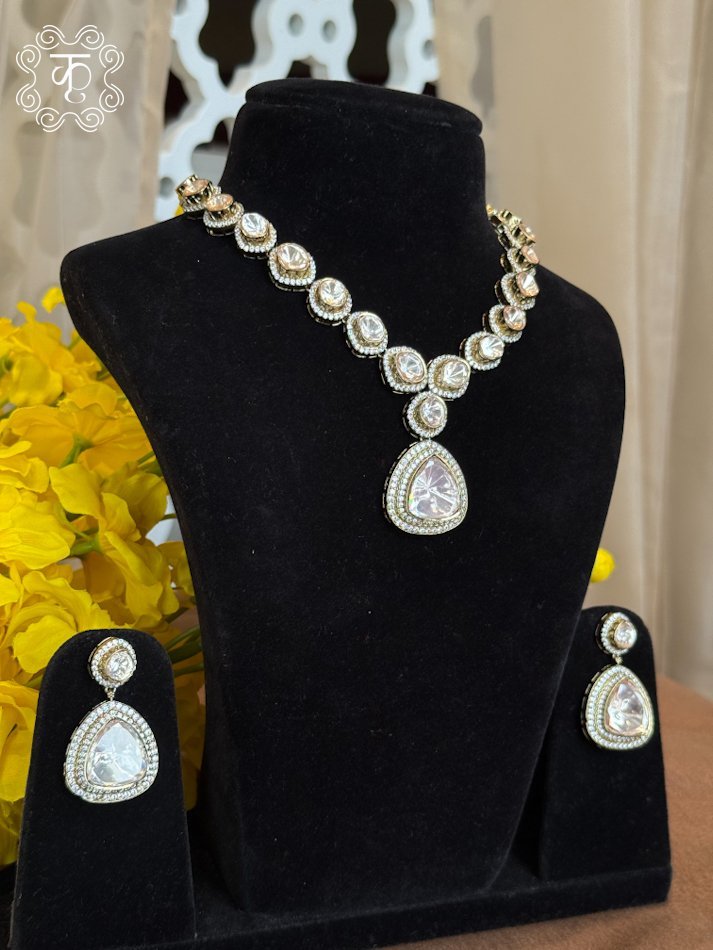 Neckpiece with Earrings - White Stones - Image 8